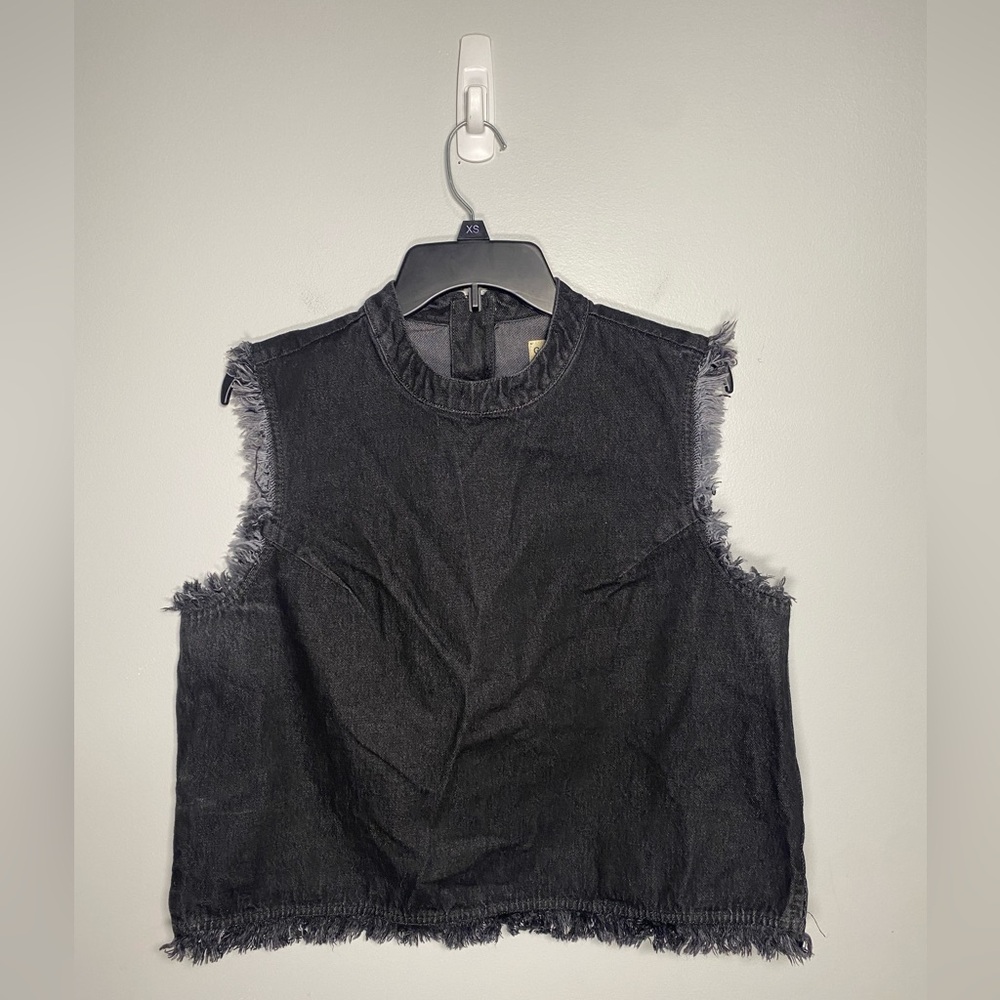 Stylish Black Frayed Crop Top